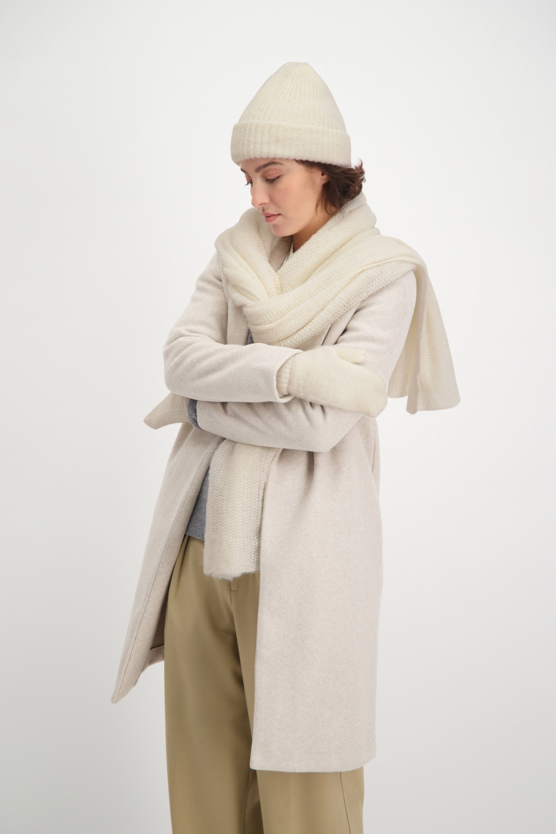 Knitted Mittens Off white